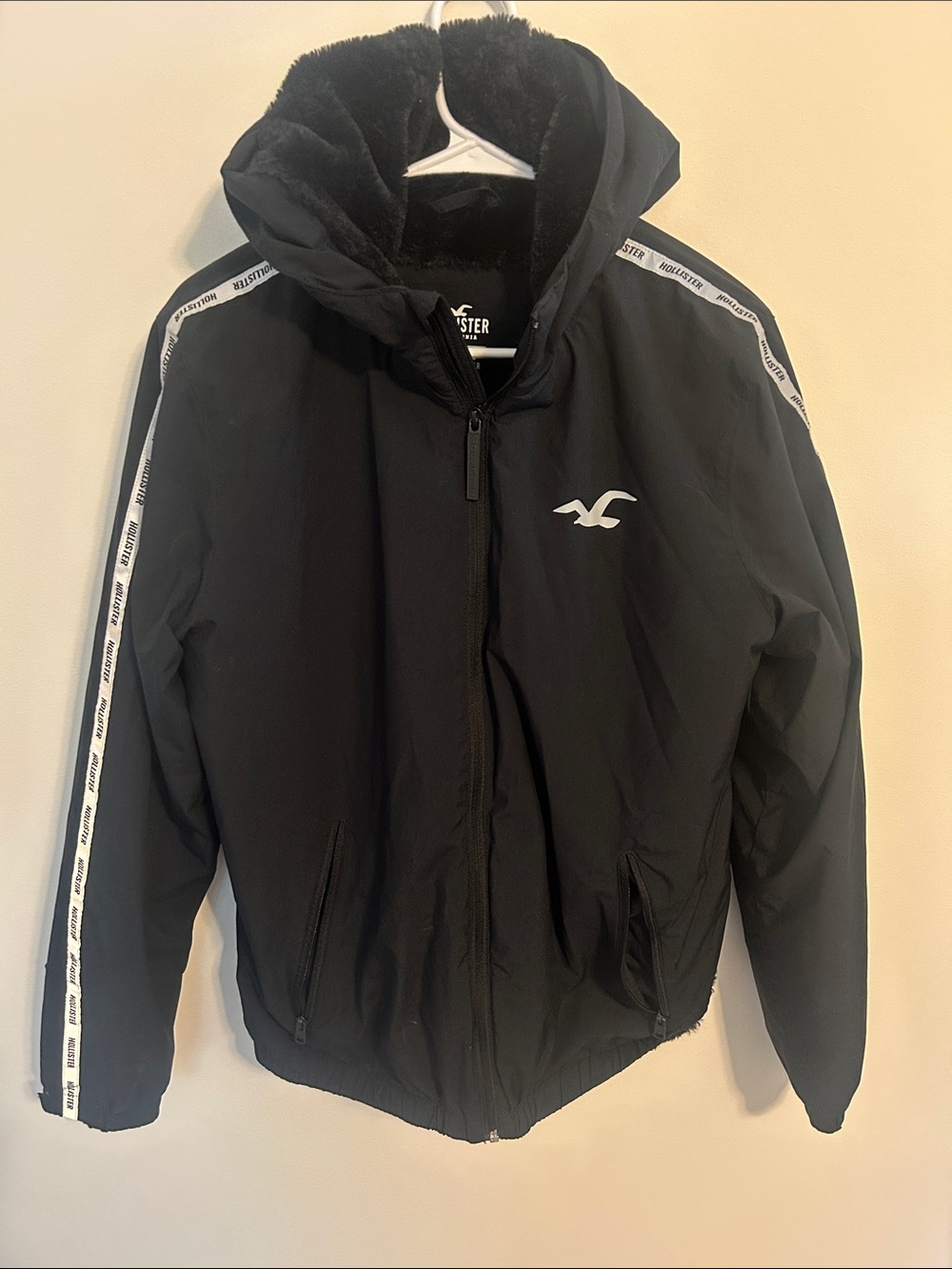 Hollister Black Hooded Logo Puffer Jacket with White Trim